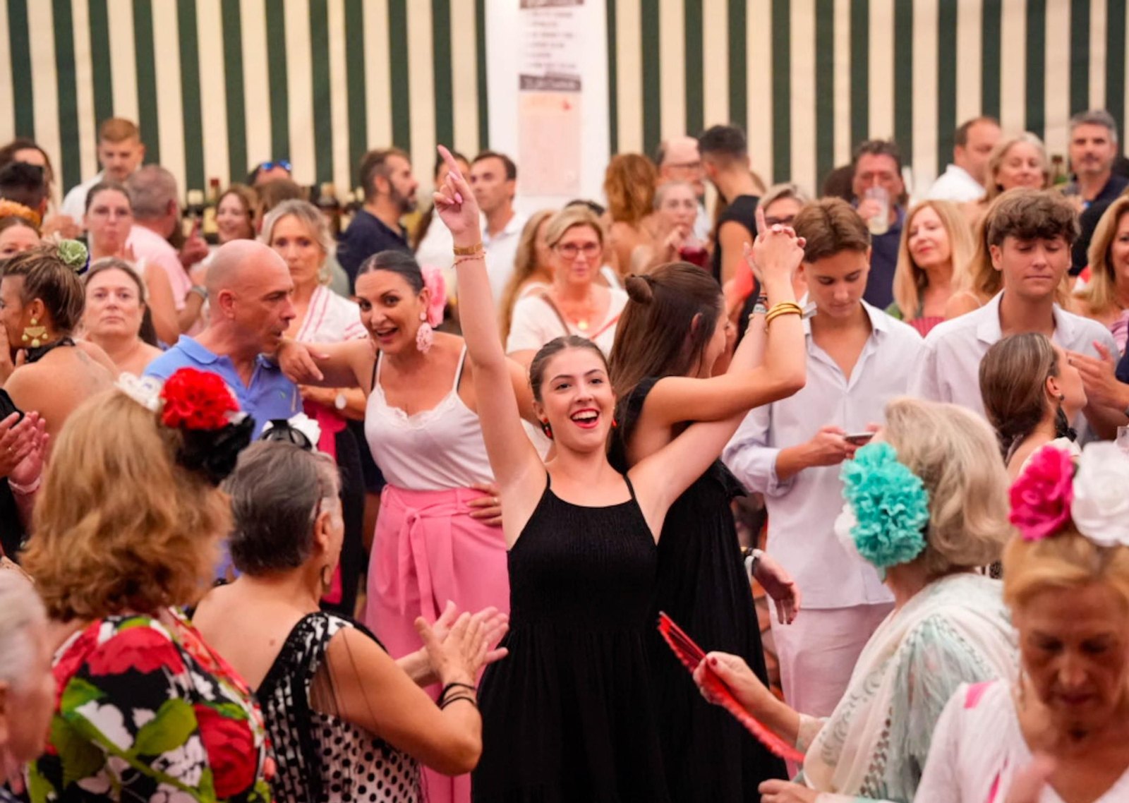 Así bailan en el concurso de sevillanas de La Lola de la fería de Almería