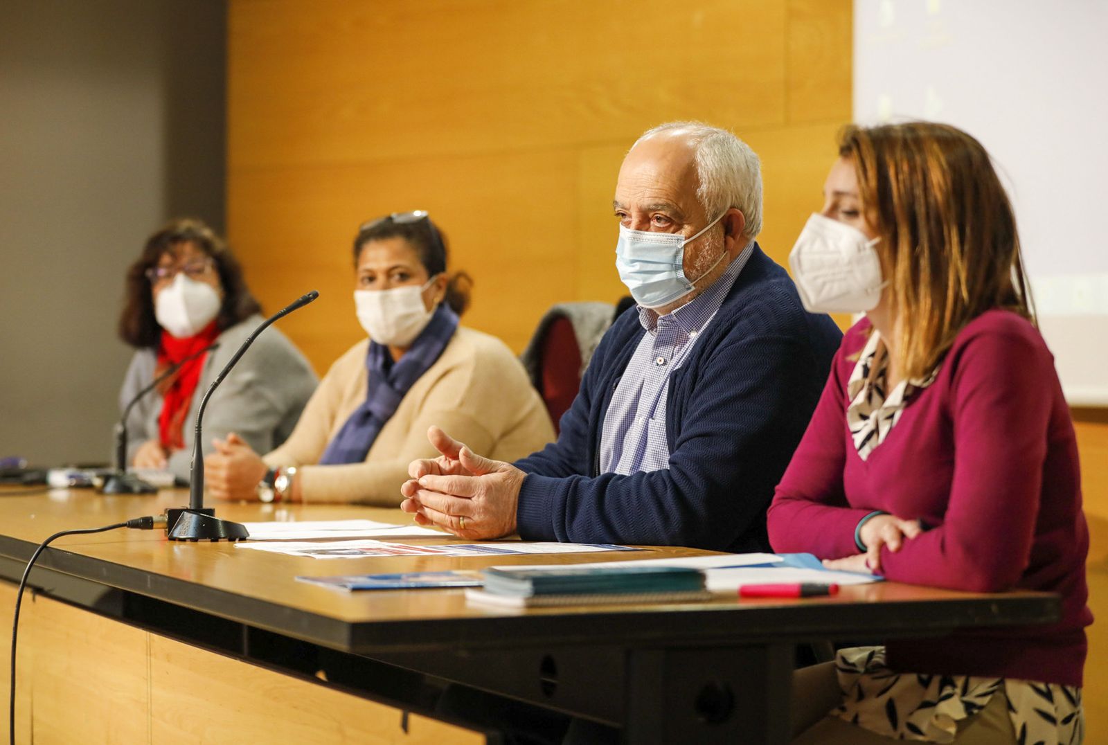 Un momento de la  mesa redonda celebrada en la Gota de Leche.