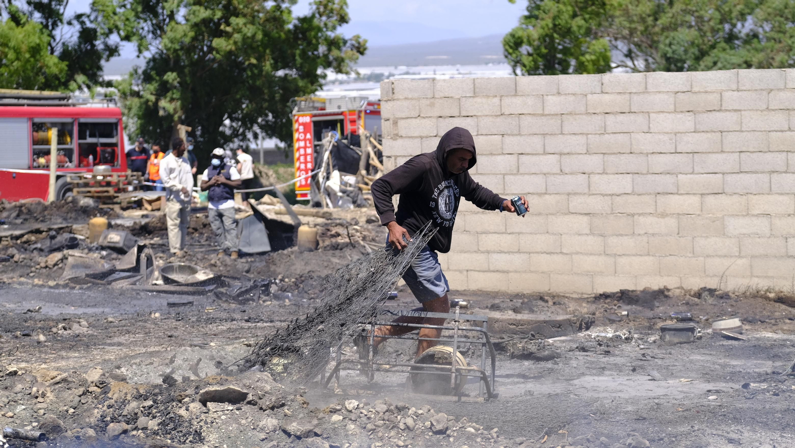 Fotogalería incendio asentamiento de chabolas en Atochares-Níjar (Almería)