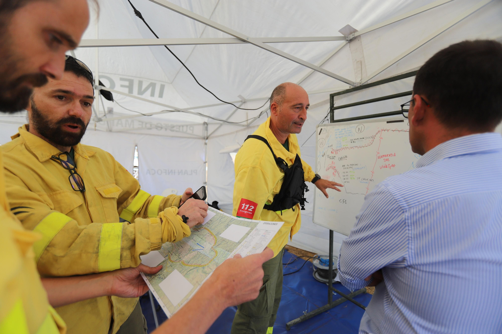 El incendio de Paterna del Campo estabilizado en imágenes