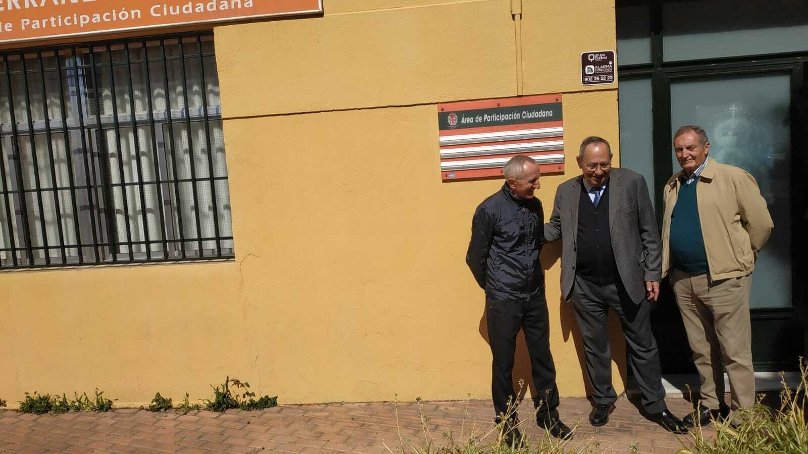 Representantes de la Asociación vecina Mediterráneo-Oliveros, a favor de la erradicación.