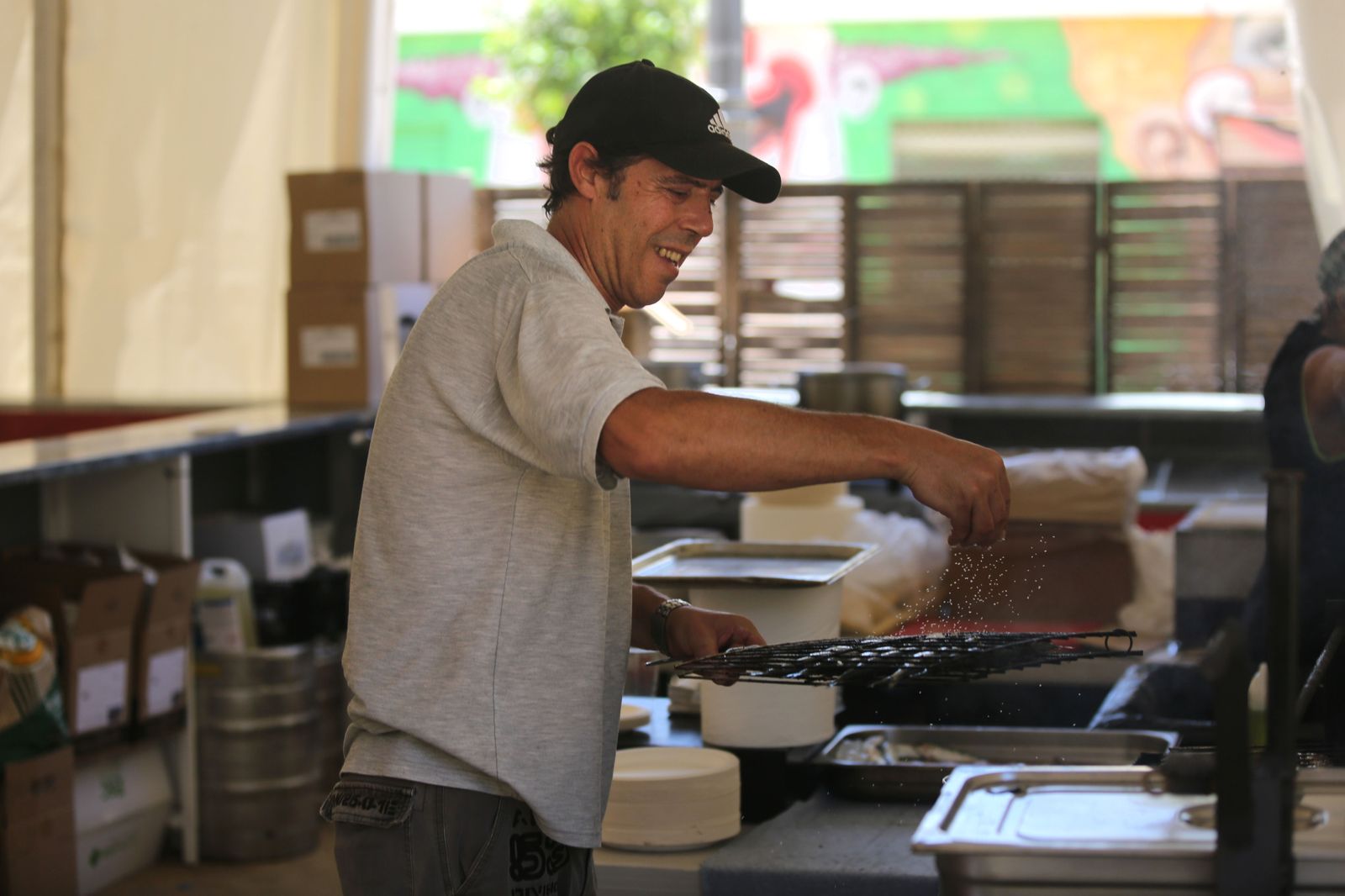 Imágenes del ambiente de Jueves en las Colombinas de día de Isla Chica
