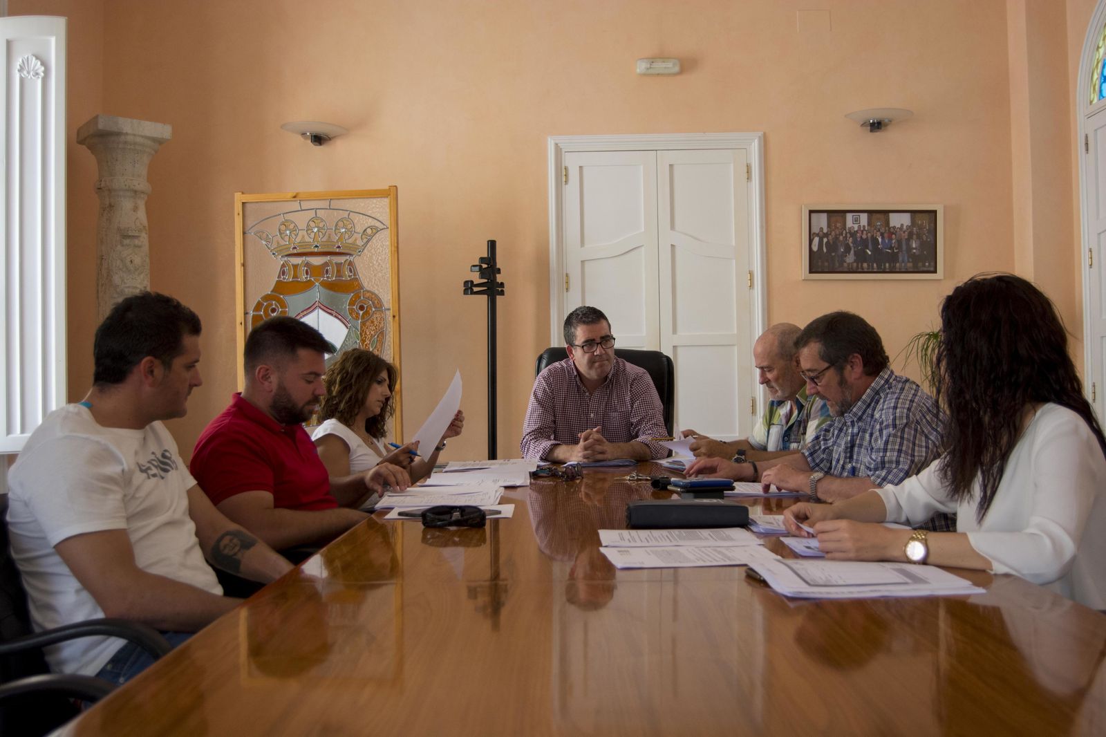 Felipe Cayuela, alcalde carbonero, preside la última junta de Gobierno Local.