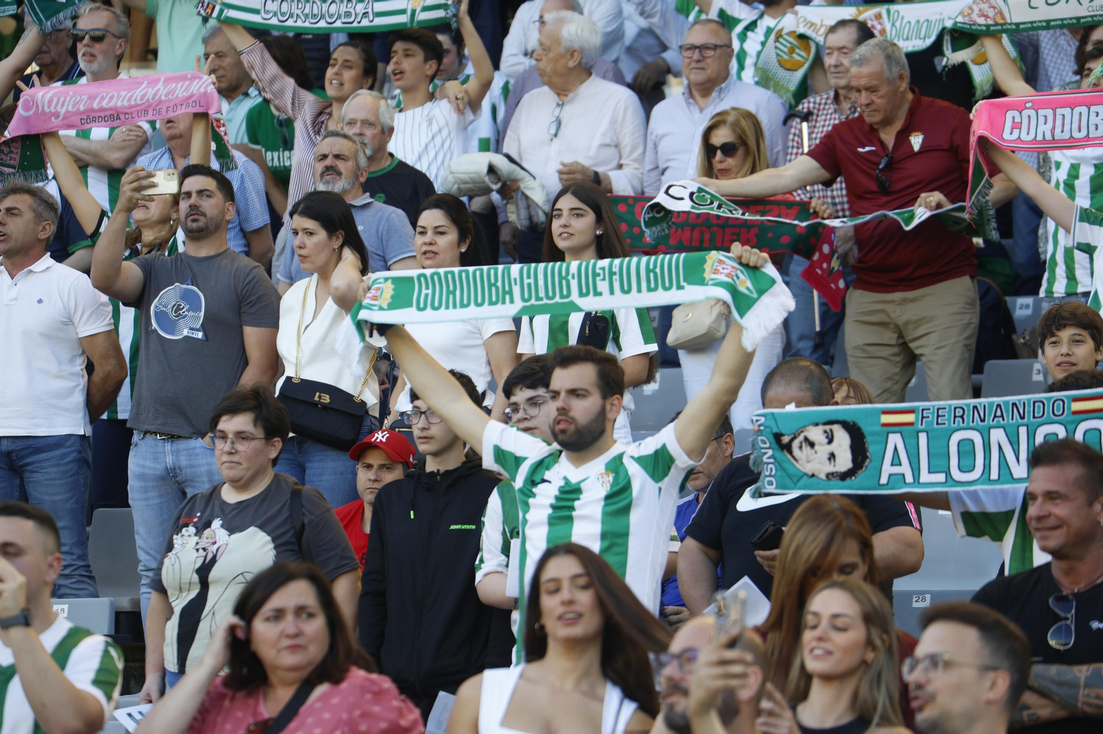 Las mejores fotos del ambiente en el emocionante Córdoba CF - Mirandés en El Arcángel
