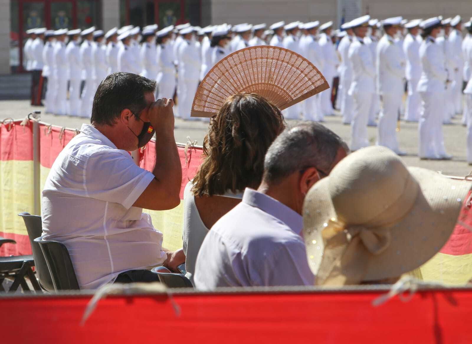 Entrega de despachos en la Escuela de Suboficiales de la Armada