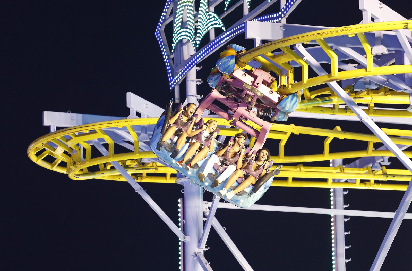 Fotos del cuarto día de Feria de Málaga en el Centro y la noche en el Real