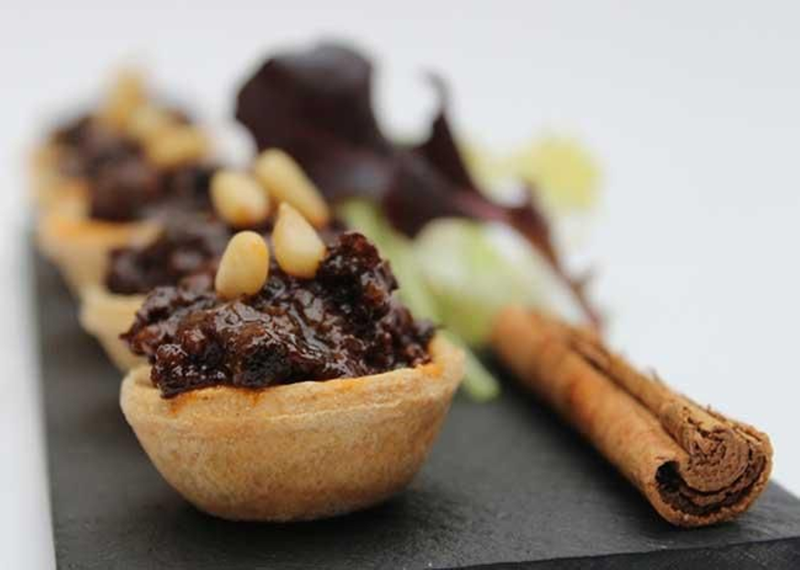 Rellenando panecillos o a tenedorazos, la morcilla en caldera es una de las delicias que solo podrás probar en Jaén.