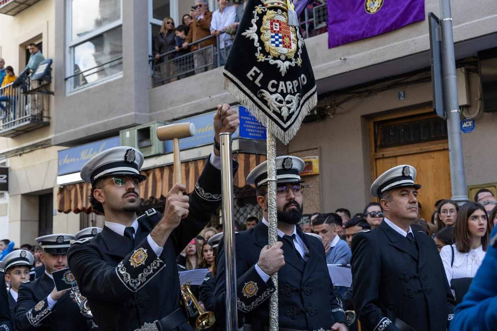 Las cofradías de la Vera Cruz, Expiración y Gran Poder lucen sus cortejos en la calle