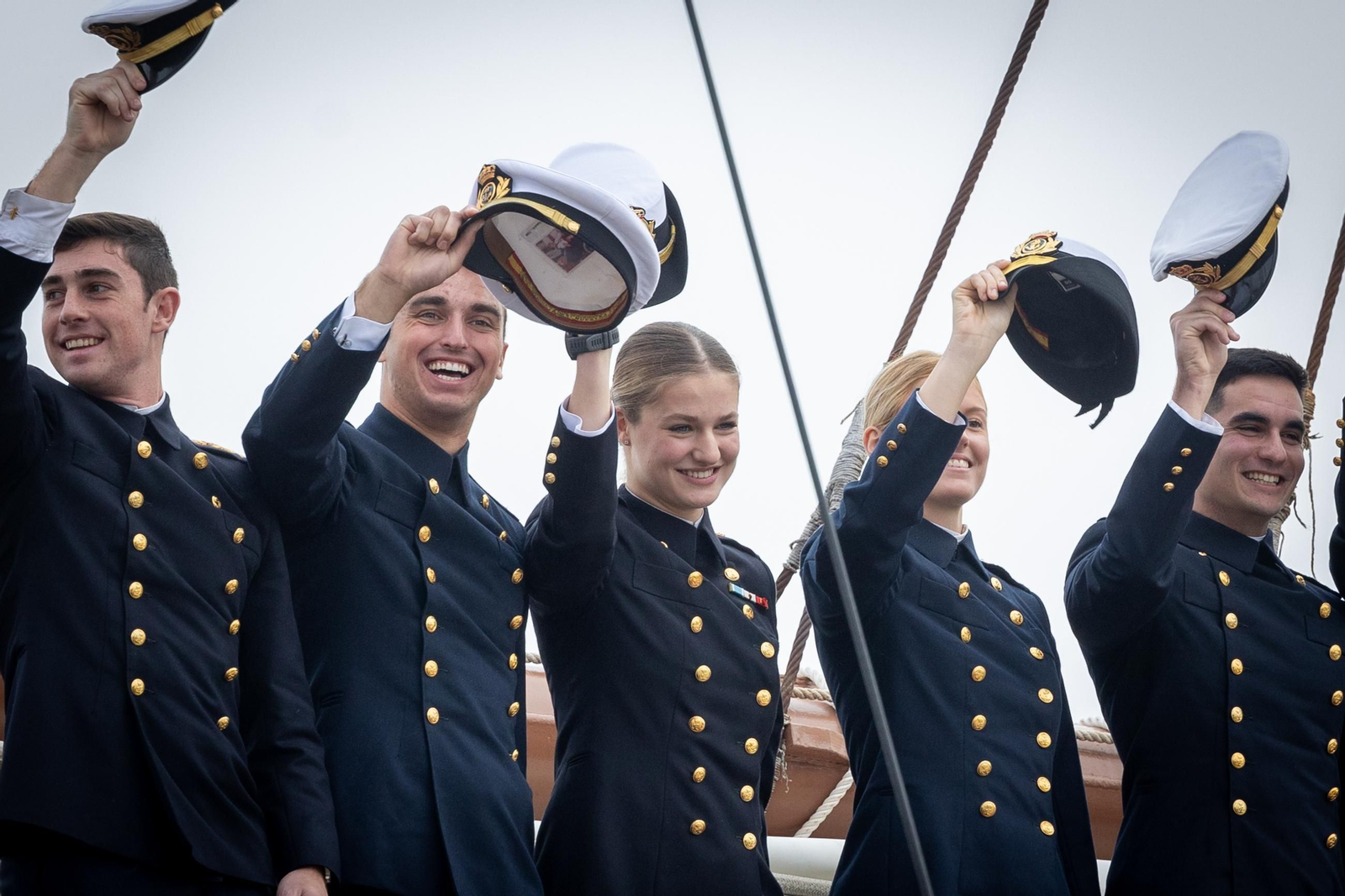 Imágenes de la despedida del 'Elcano' desde Cádiz con la Princesa Leonor como guardiamarina Imágenes de la despedida del 'Elcano' desde Cádiz con la Princesa Leonor como guardiamarina
