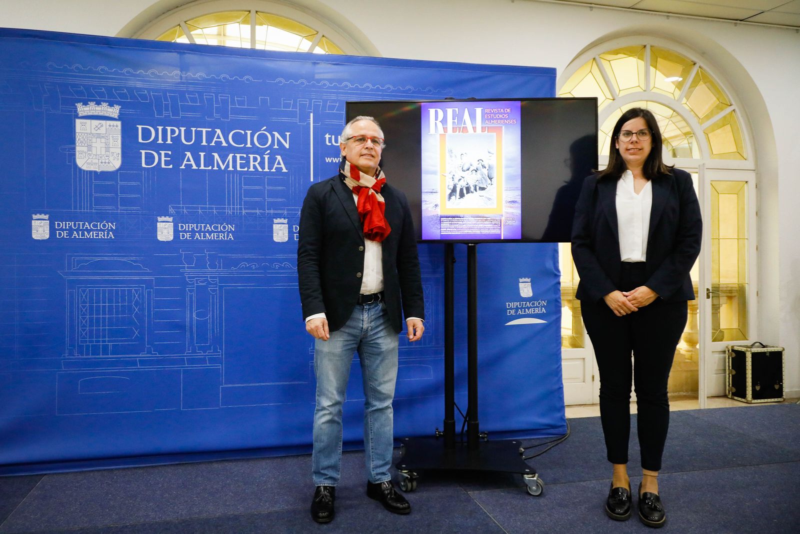 Mario Pulido, director del IEA con Almudena Morales, diputada de Cultura, Cine e Identidad Almeriense.