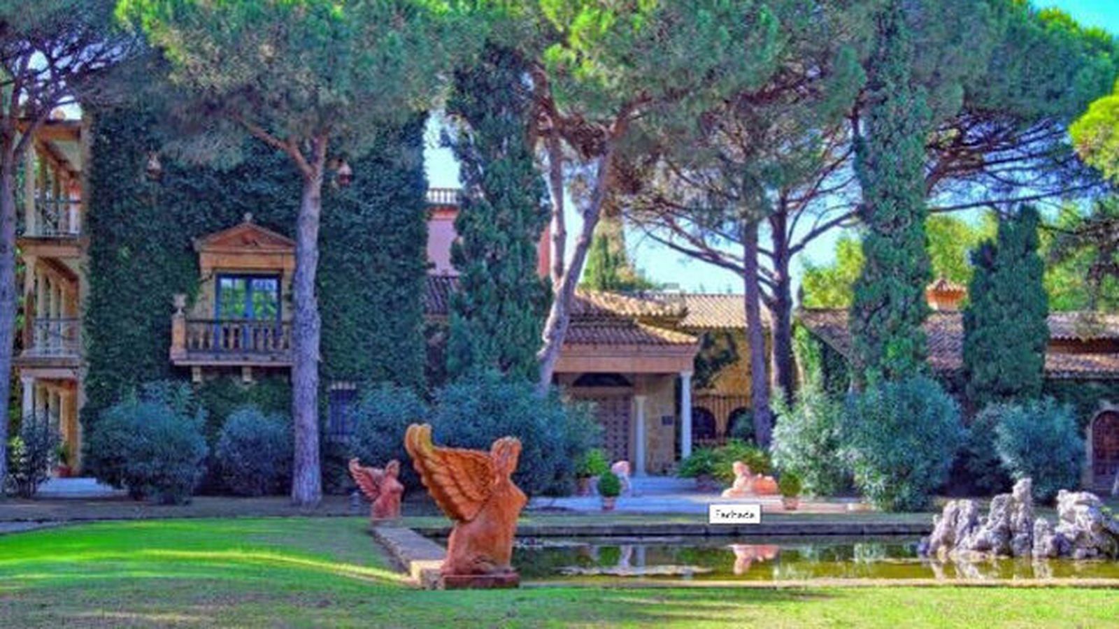 Parte de los jardines de la vivienda más cara de Sotogrande.