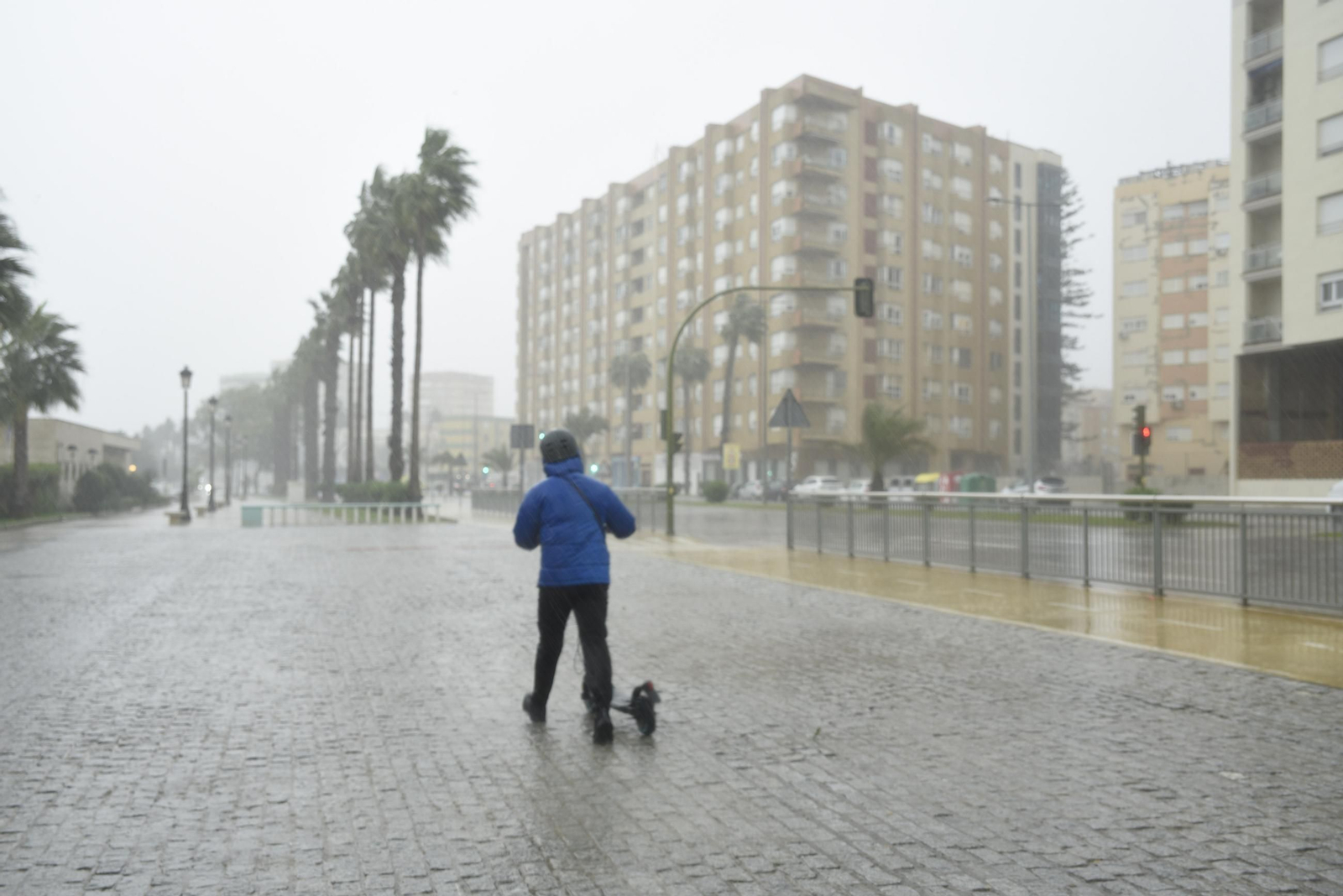 Fotos del viernes al paso de la borrasca Claudia en La Línea