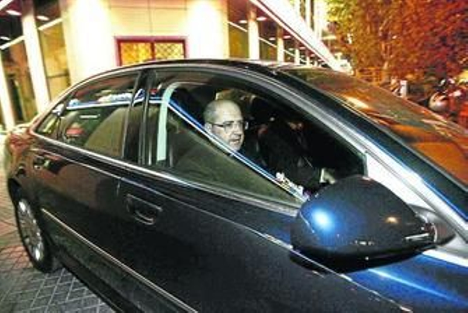 El presidente de Cajasur, Santiago Gómez Sierra, el miércoles, en su salida del consejo de administración.