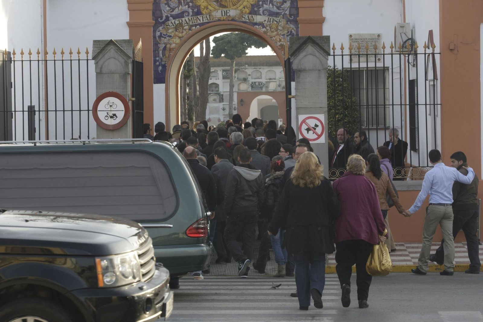 El multitudinaria entierro en La Línea de la estudiante de Enfermería Laura Gutiérrez
