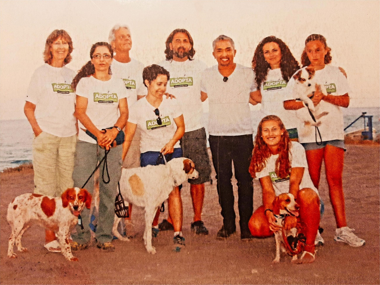César Millán, el encantador de perros, con la asociación.
