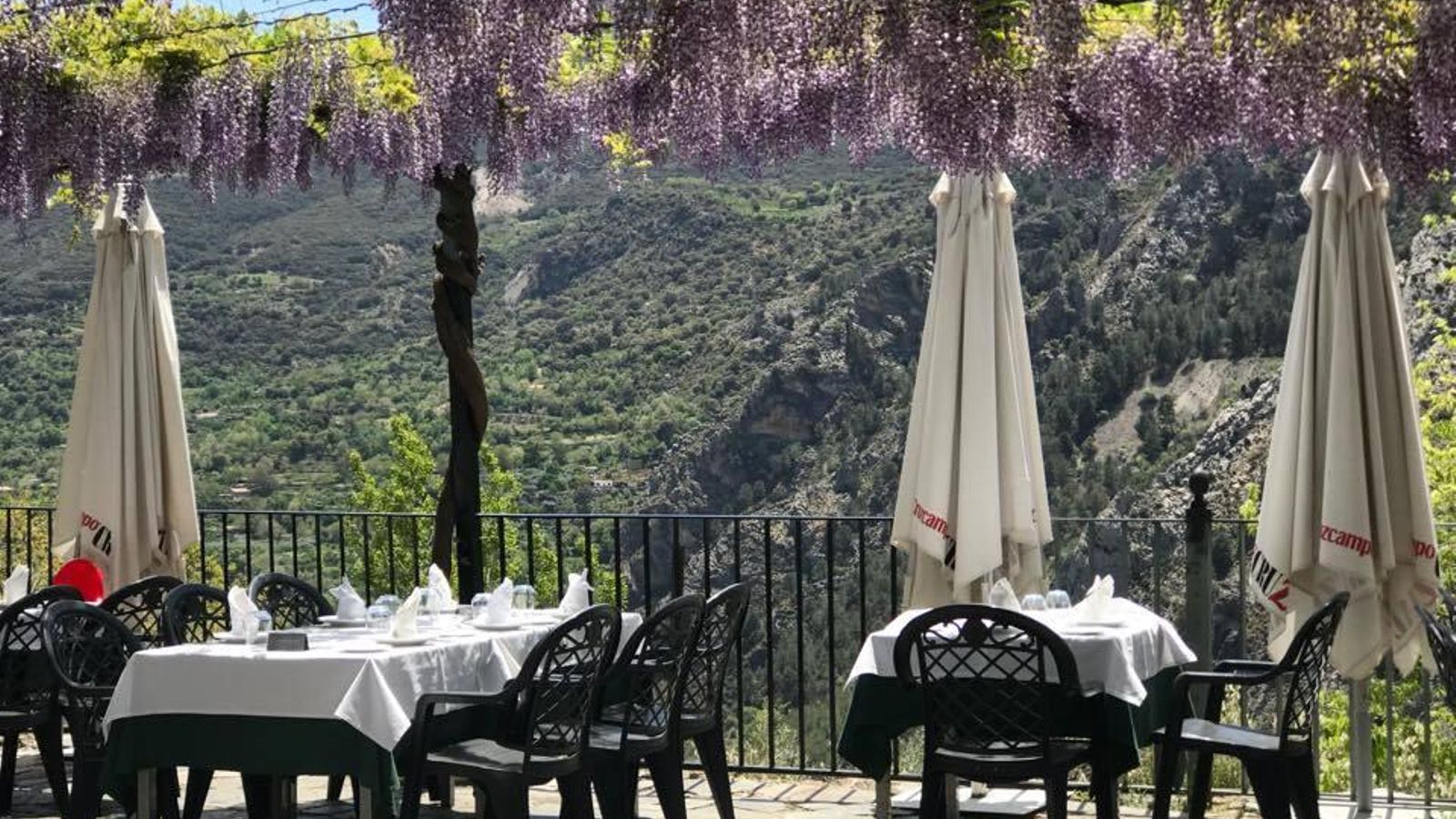 Terraza con vistas del restaurante Las Lomas