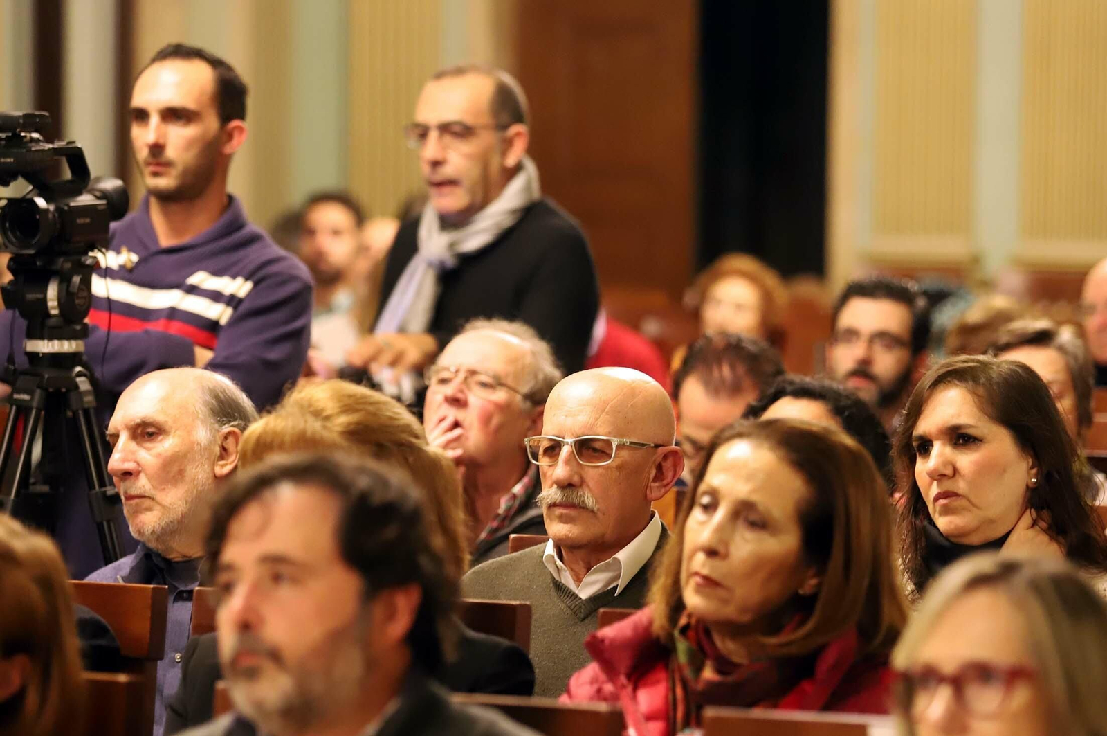 Imágenes de la charla de Juan Pérez Mercader y Rosa María Calaf  sobre la vida, su origen, el universo y la exploración espacial