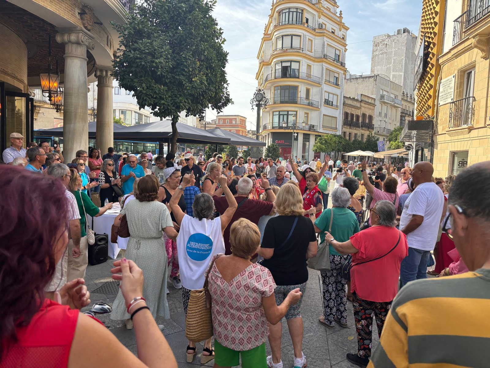 Actividad del programa 'Siempre Acompañados' en el centro de Jerez.