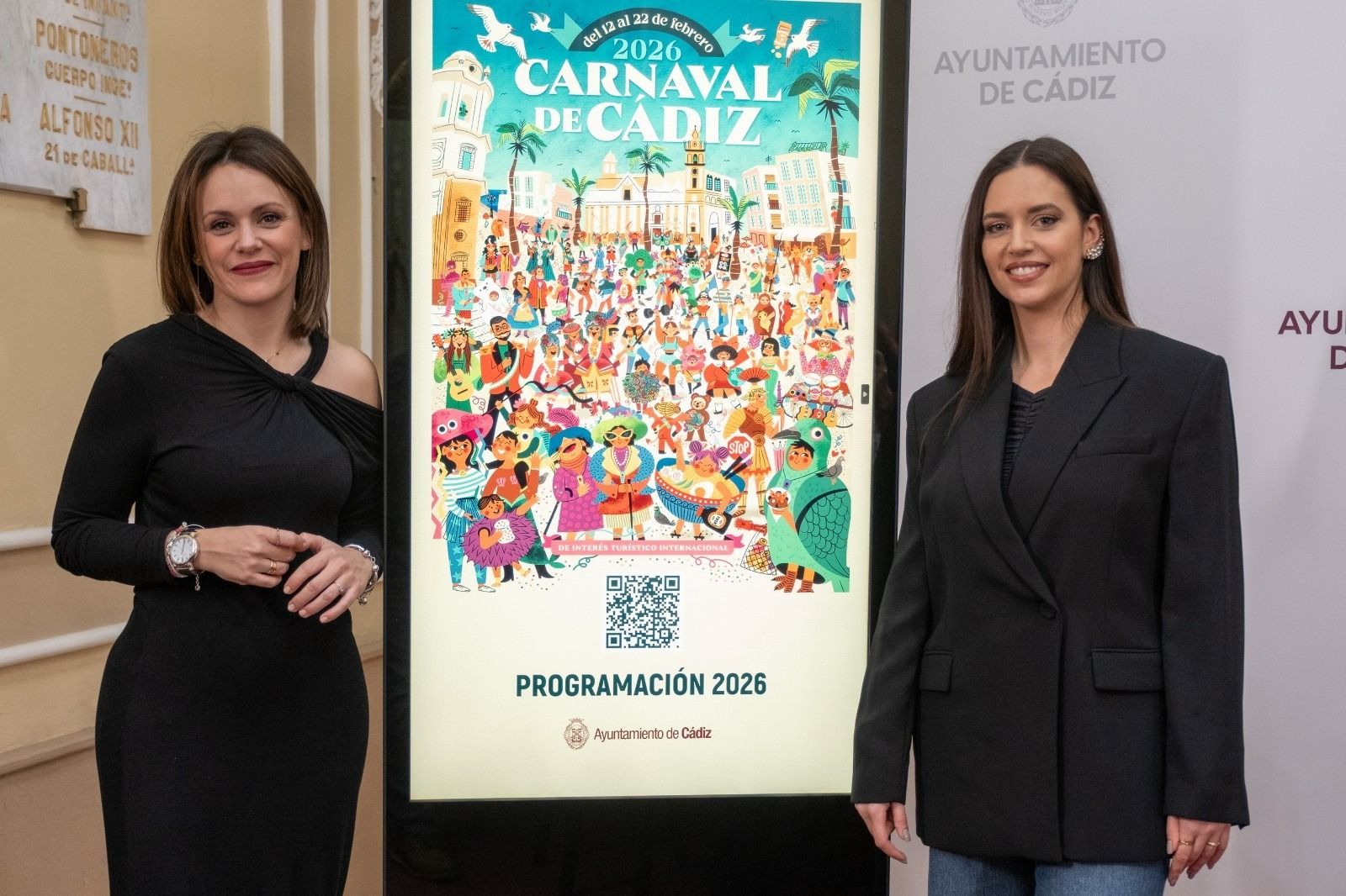 La concejala de Fiestas y la artista Violeta Arriaza presentan el espectáculo de cierre del Carnaval de Cádiz.
