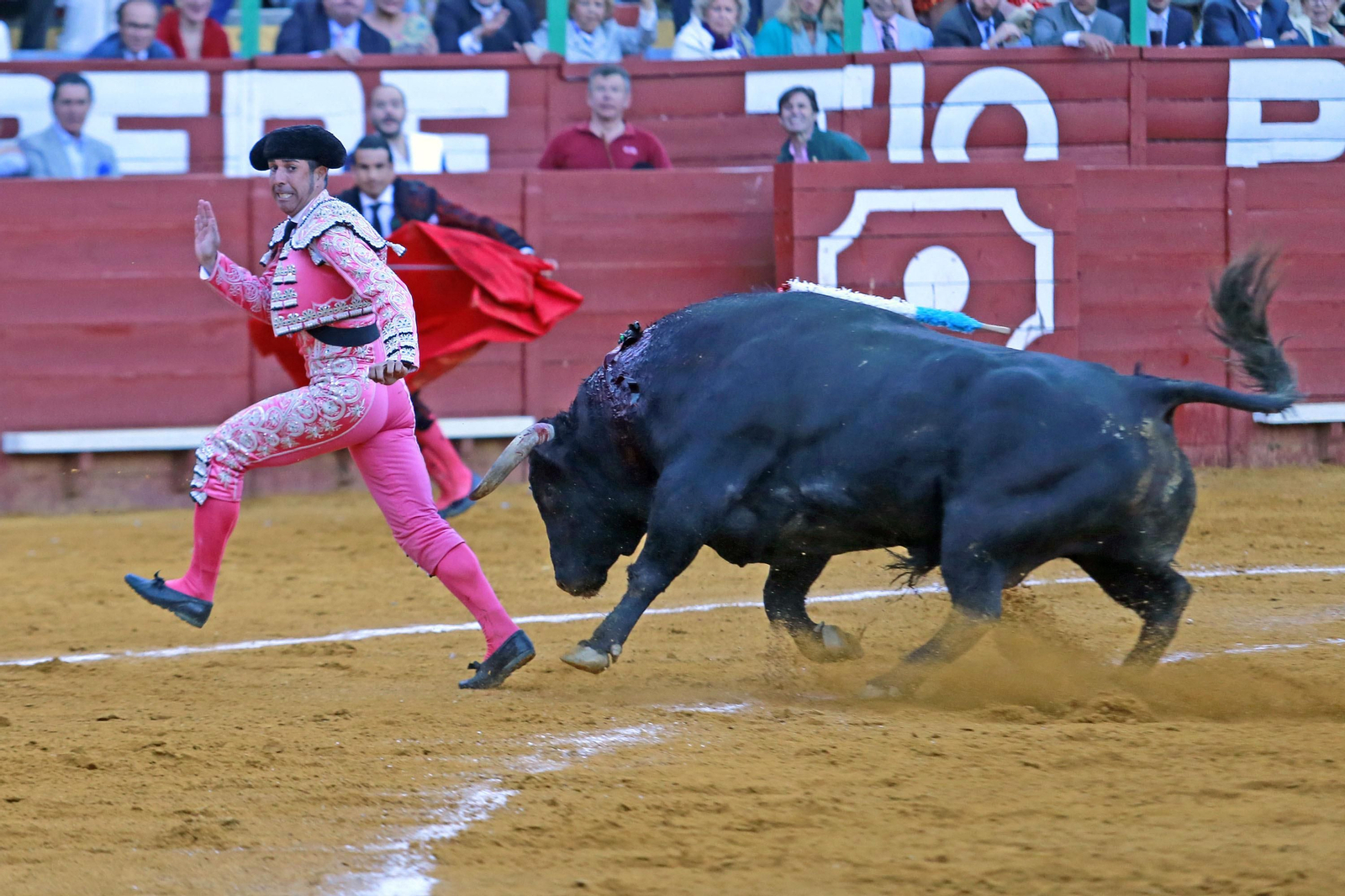 Imágenes de la faena de "El Fandi", Manzanares y Roca Rey en el coso jerezano