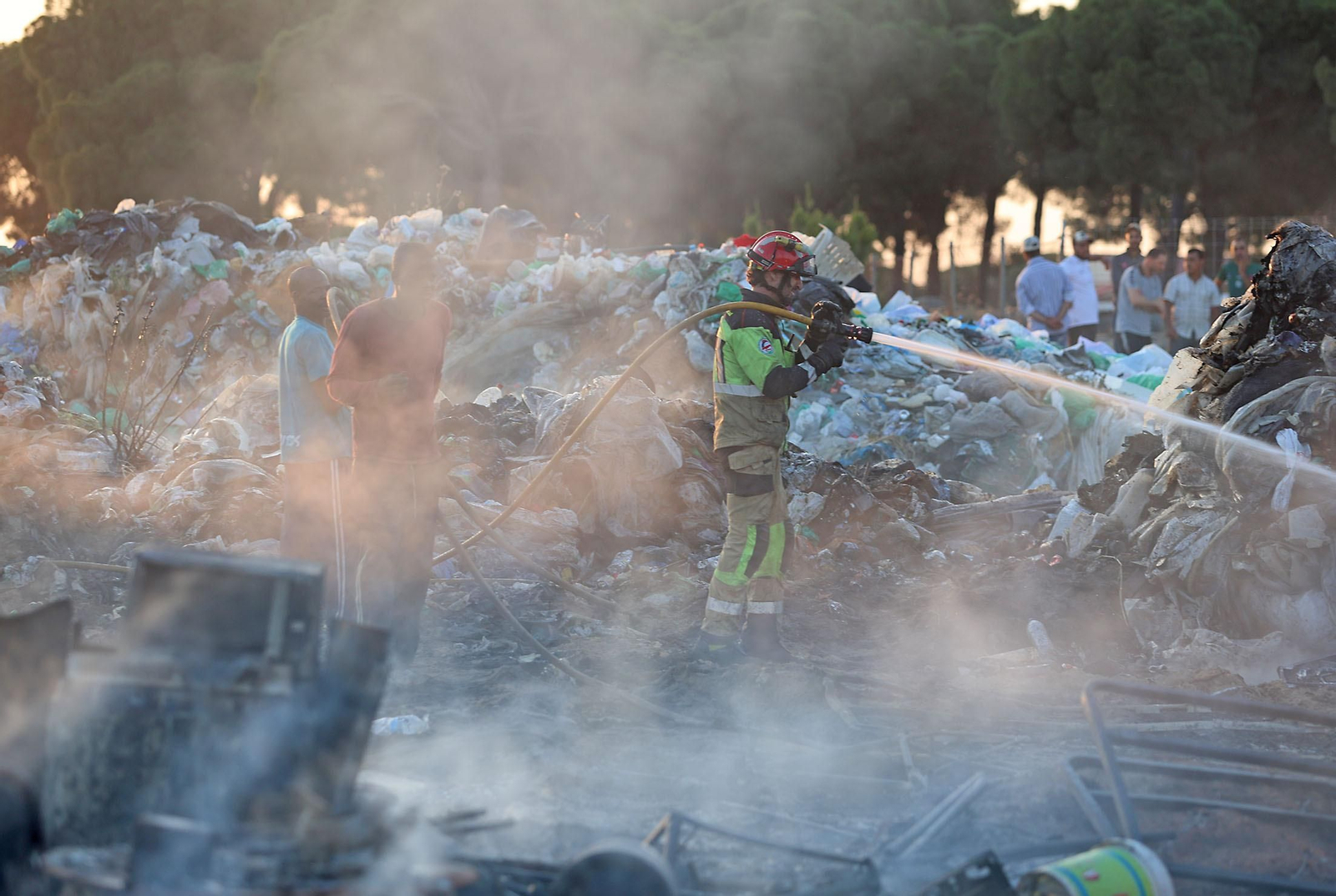 Las imágenes del incendio en un asentamiento en Lucena del Puerto
