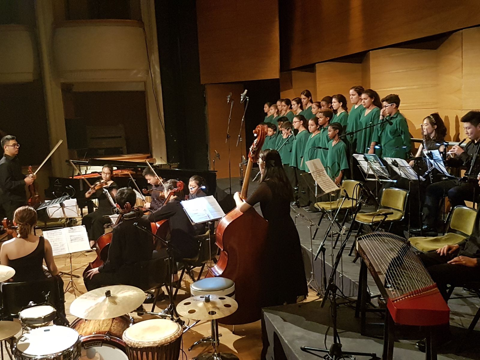 El coro Meridianos junto a la Orquesta Joven de Shangai