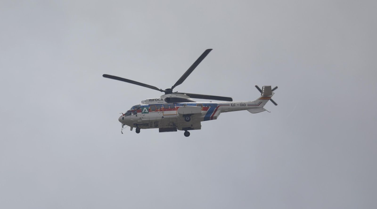 Las fotos del incendio entre La Marchenilla y Pelayo en Algeciras