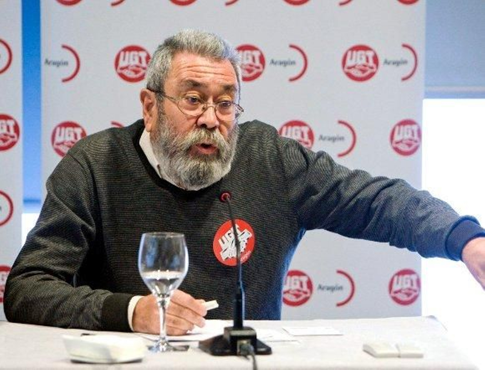 La negociación entre patronal y sindicatos se complica en la recta final