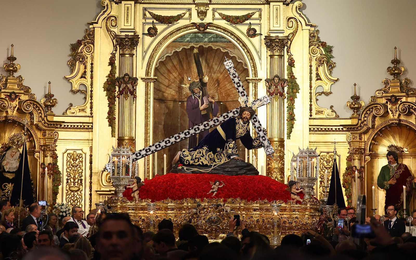 Las fotos de la salida extraordinaria de Nuestro Padre Jesús de las Penas