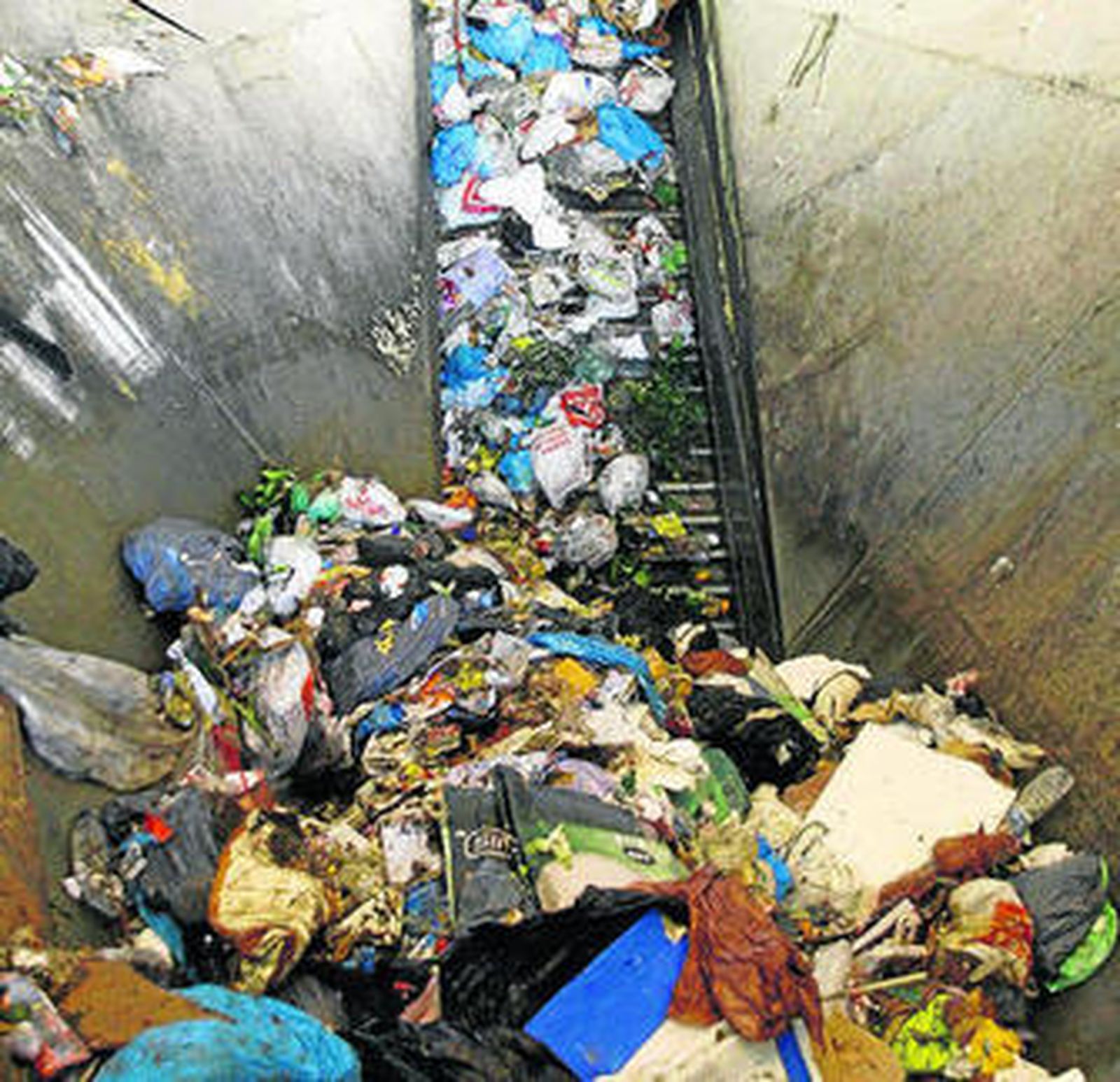 A la planta de reciclaje de Gádor llega la basura de 58 municipios.