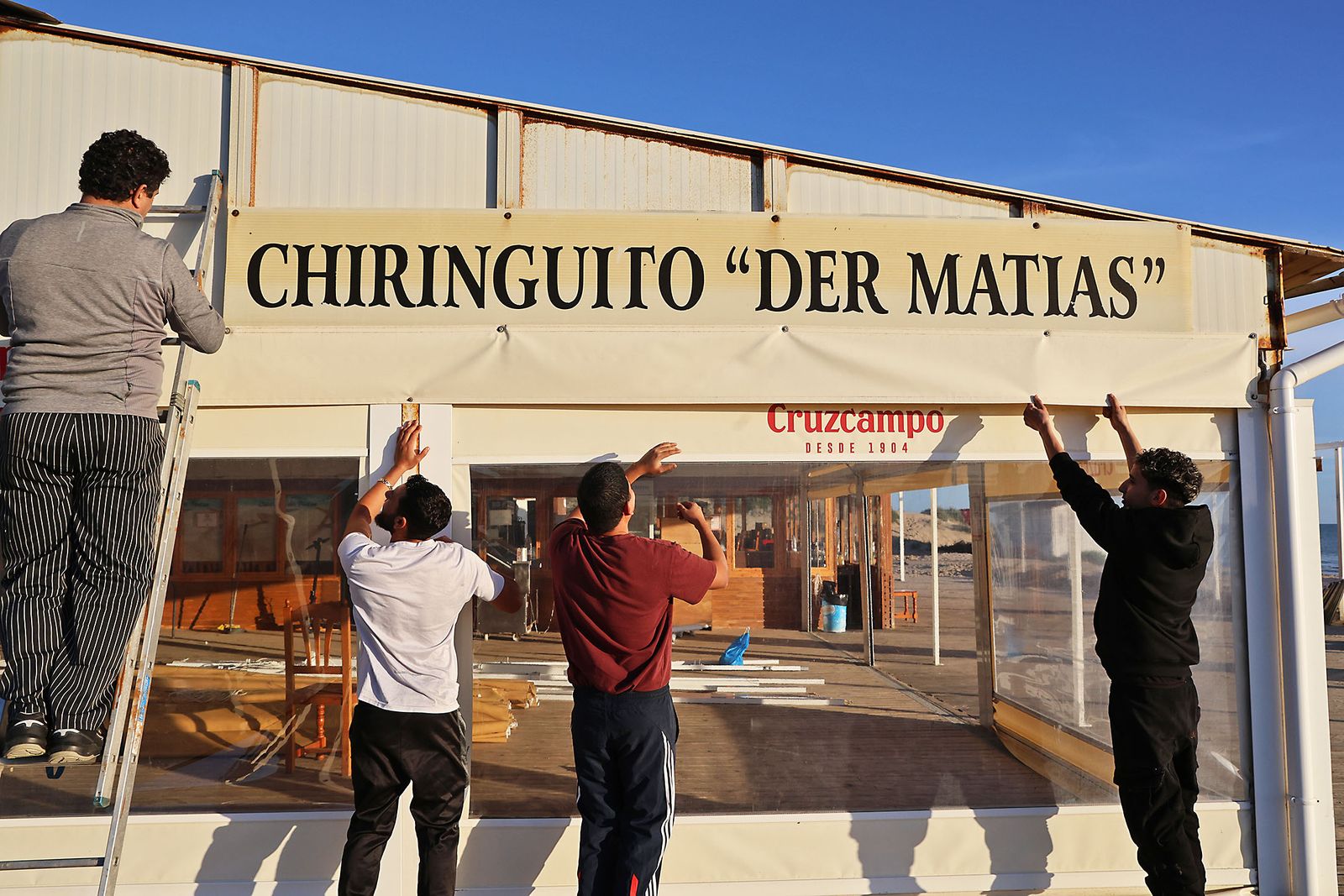 Las fotografías del cierre del chiringuito Der Matias