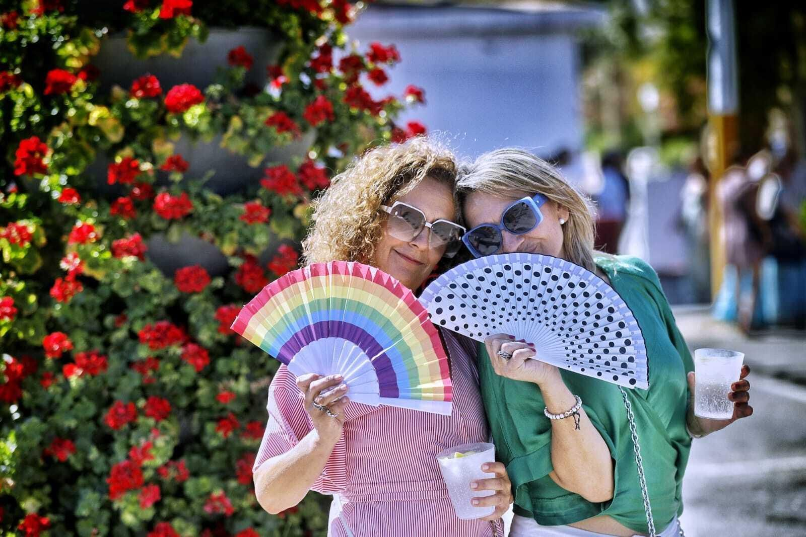 Búscate en las imágenes del Día de la Mujer de la Feria del Carmen de San Fernando
