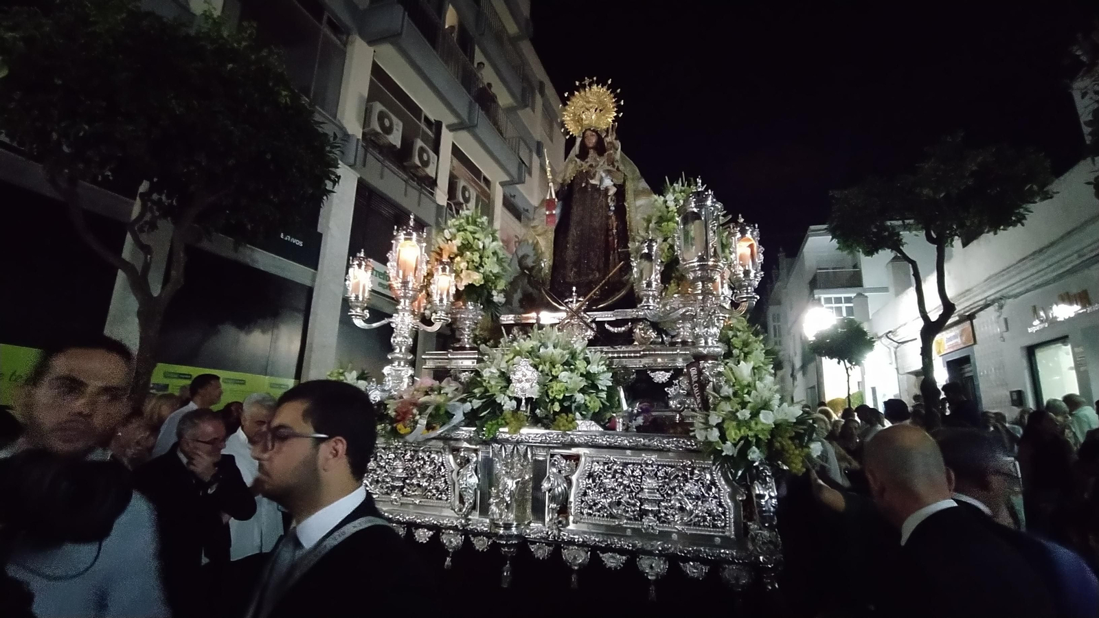 La peregrinación de la Virgen del Carmen en San Fernando, en imágenes