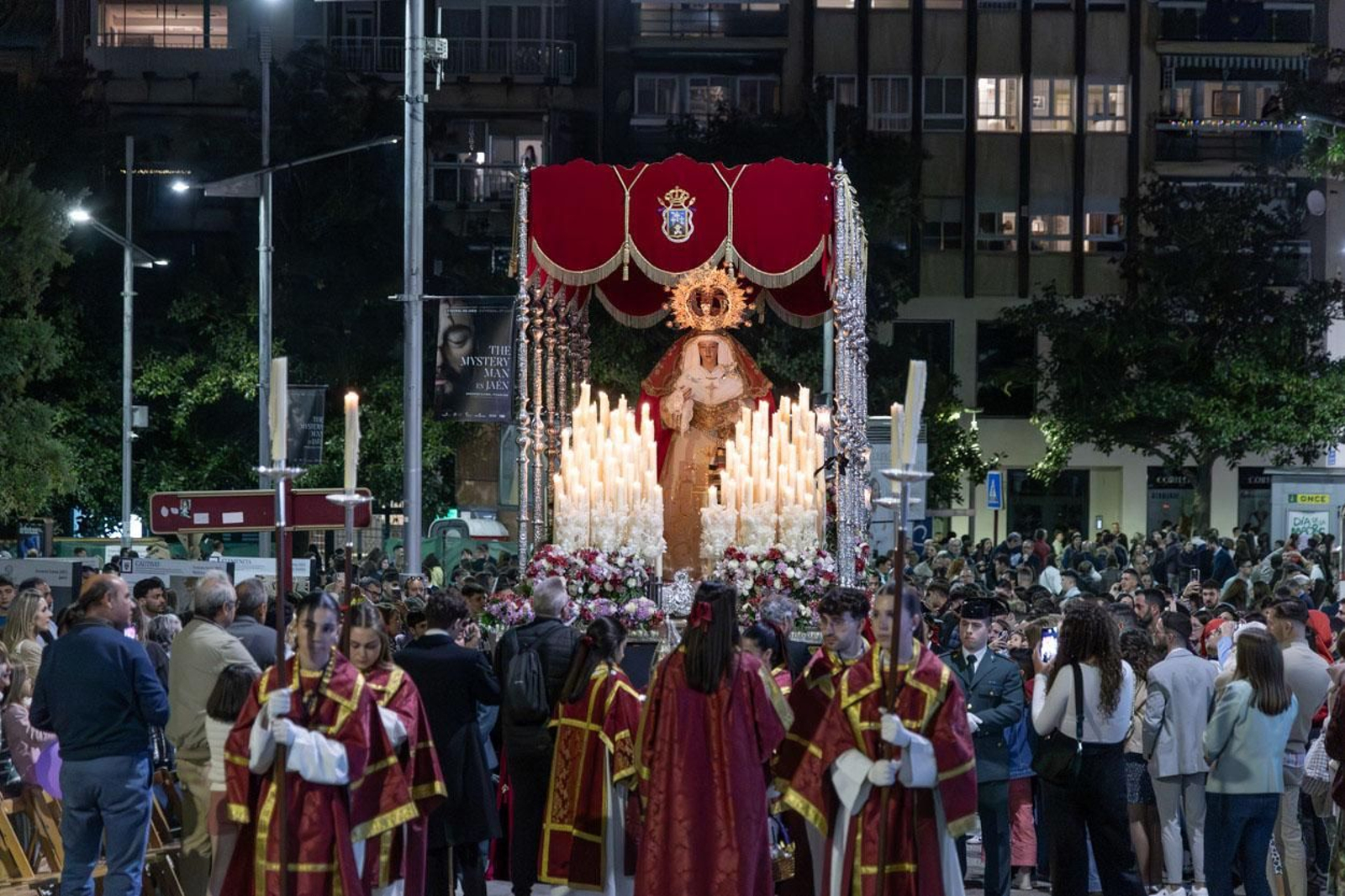 Los jiennenses arropan a las tres cofradías de la tarde en un Domingo de Ramos más caluroso de lo esperado (II)