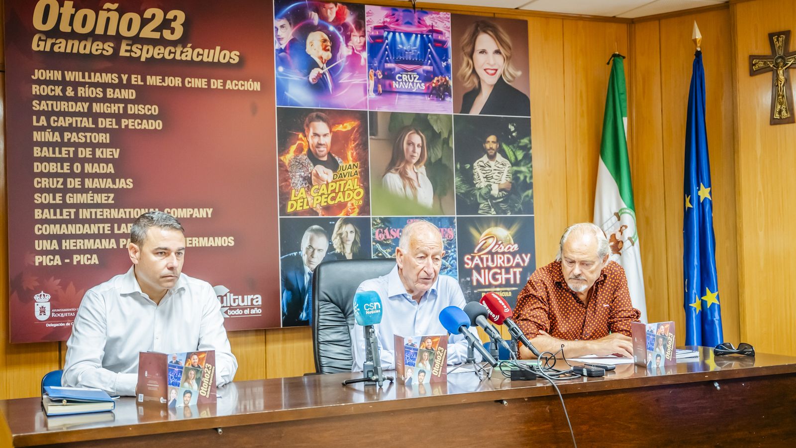 Gabriel Amat entre Daniel Salcedo y Juan José Martín Uceda.