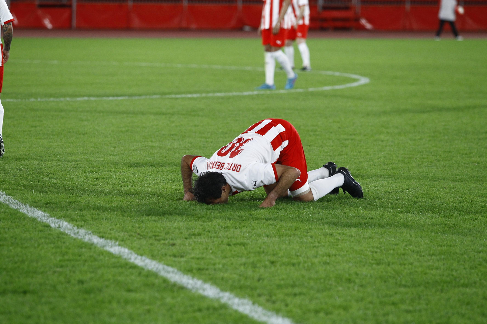 Imágenes del partido homenaje al 'eterno' capitán de la U.D. Almería, José Ortiz