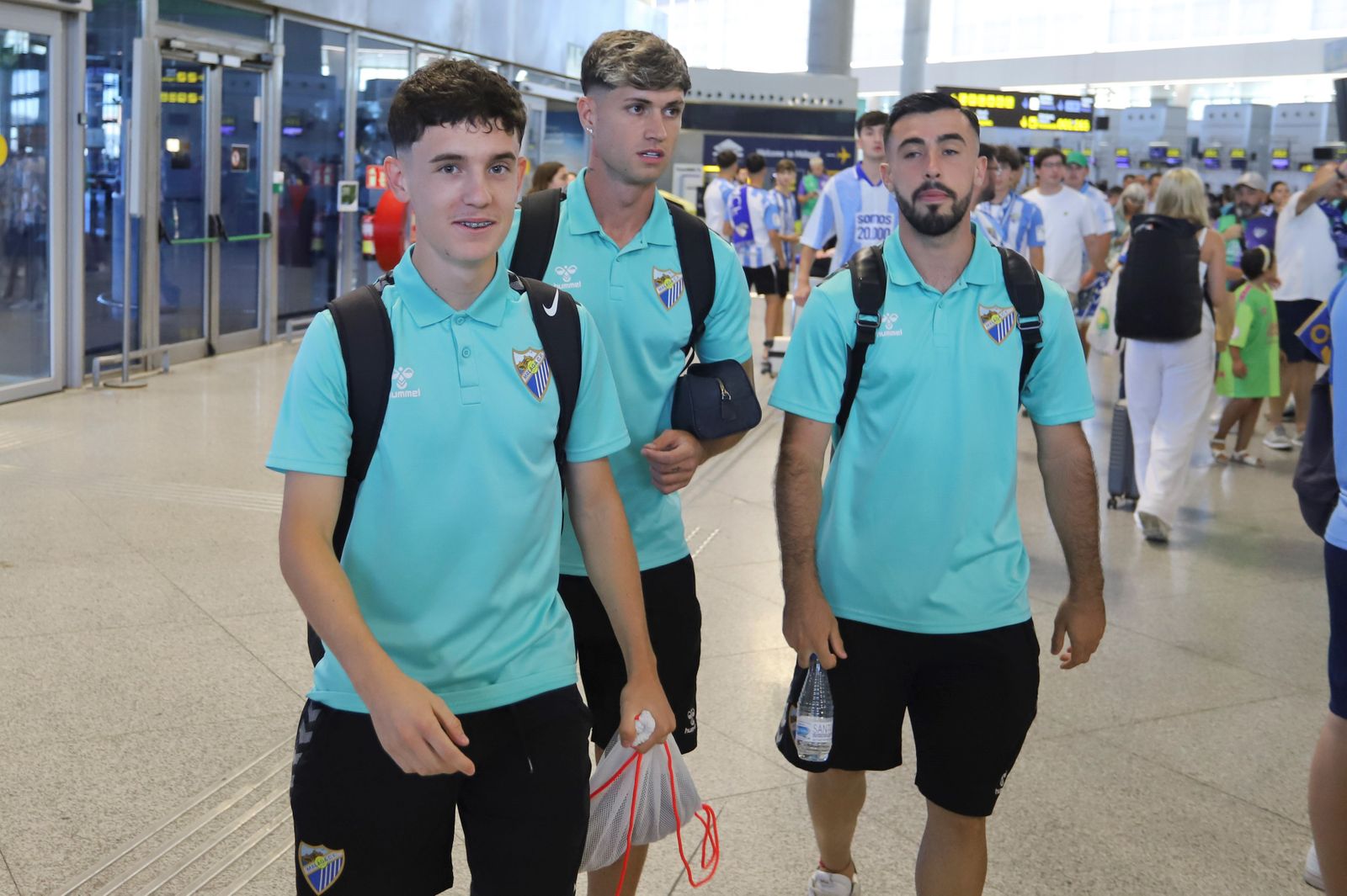 El espectacular preámbulo en el aeropuerto con la afición