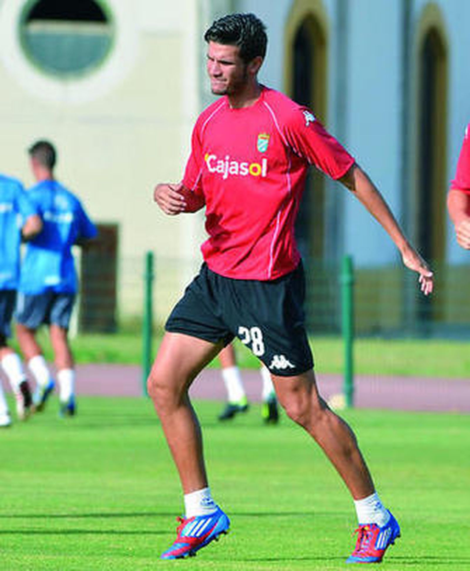 El Córdoba sigue muy de cerca los pasos del centrocampista azulino Adri Cuevas.