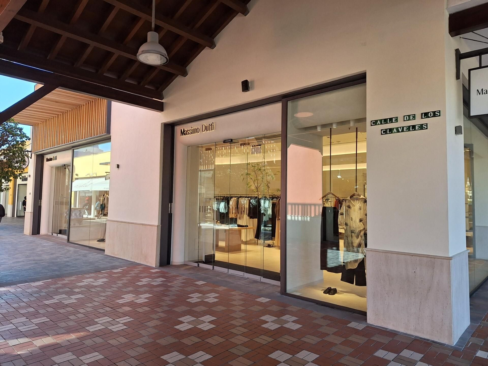 El local de Massimo Dutti reabierto el pasado 25 de abril.