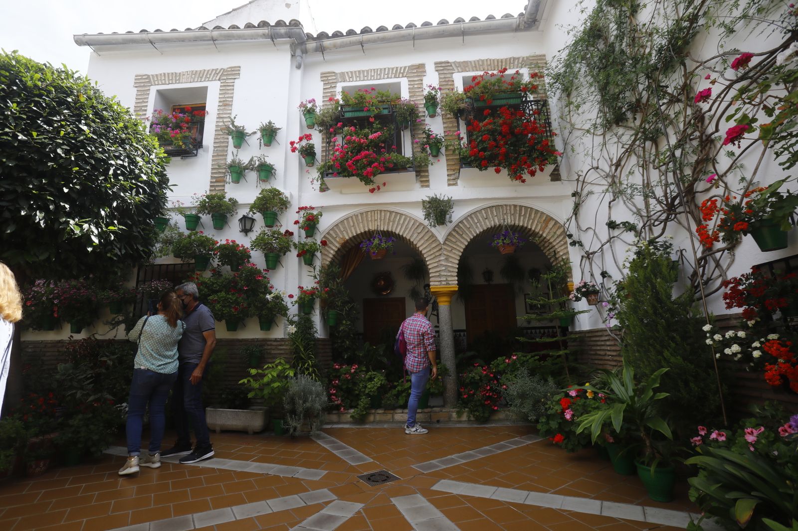 Fotografías: Sábado de colas y bulla en los Patios de Córdoba