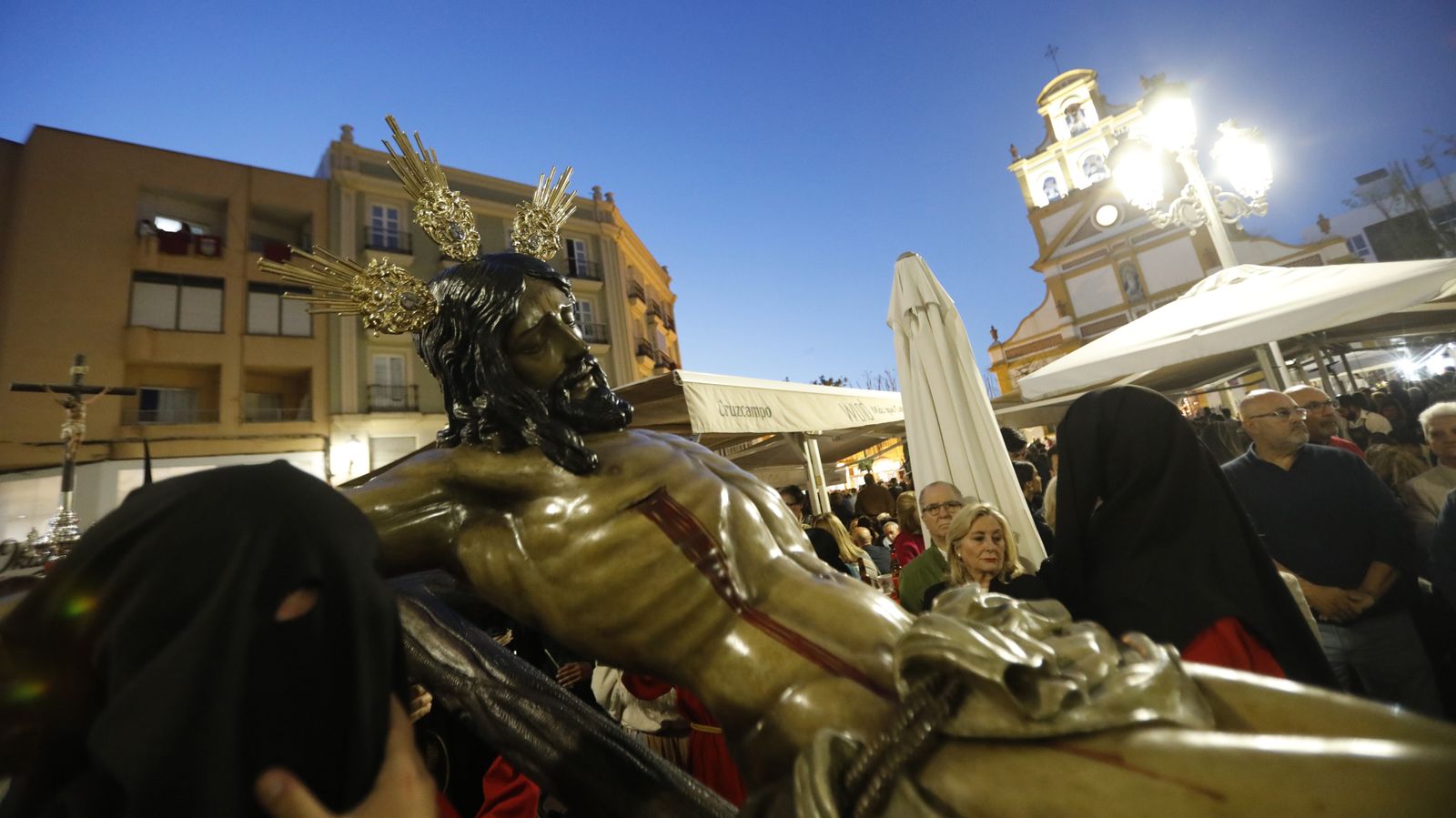 Las fotos del Viernes Santo en la Línea:  Cristo del Mar y Luz y Esperanza Nuestra, Soledad y Santo Entierro, Cristo del Amor y Misericordia y Amargura