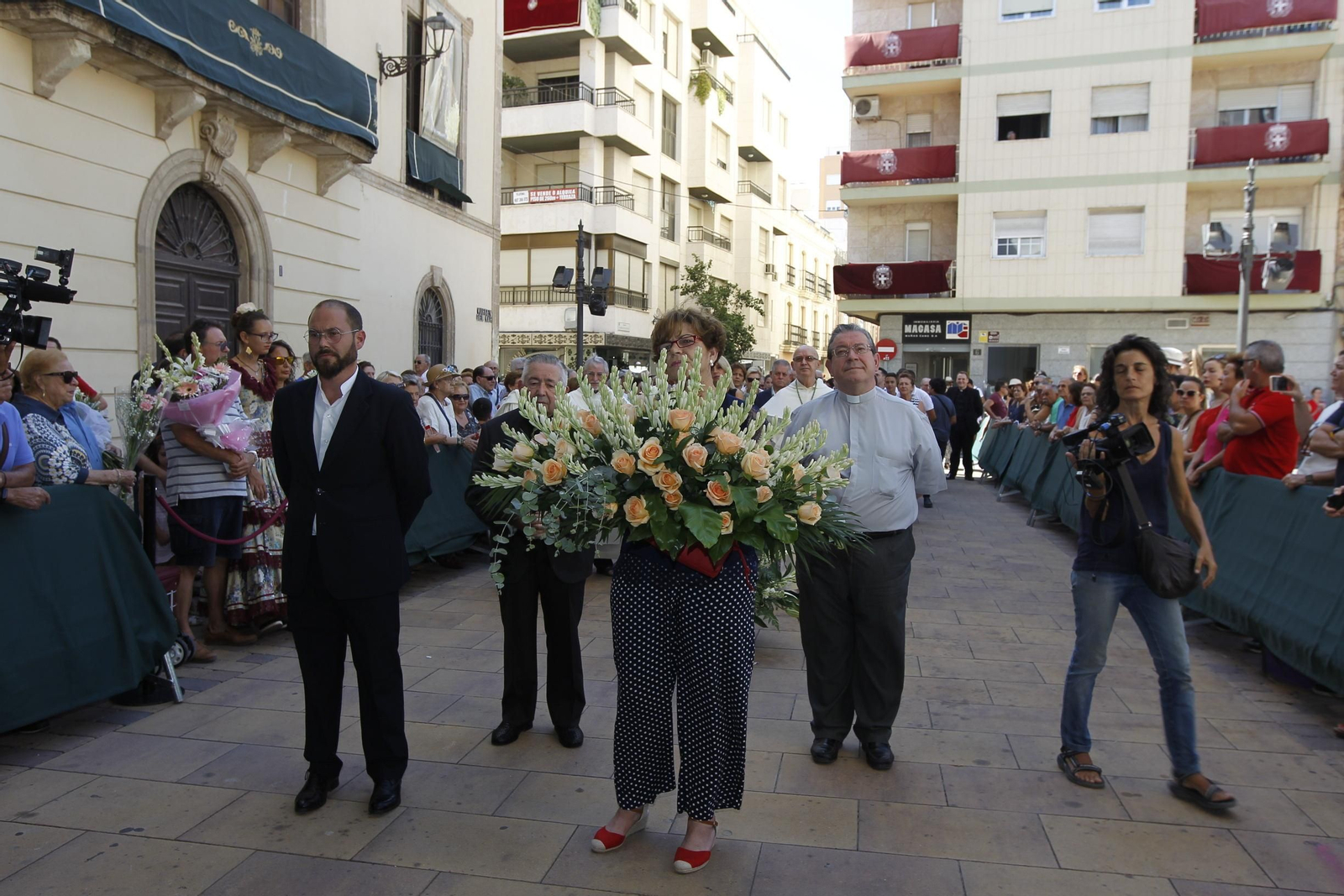 Fotogalería ofrenda floral a la Virgen del Mar. Feria de Almería 2019