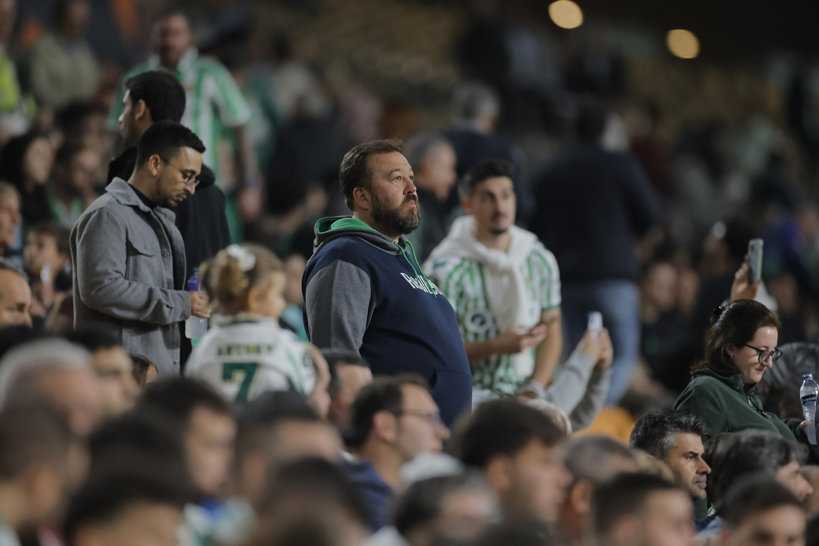 Búscate en las fotos del Betis - Olympique Lyonnais