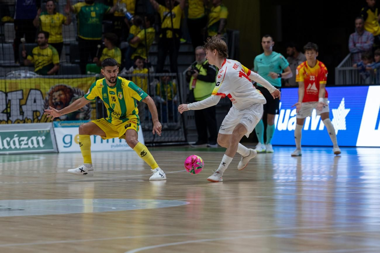Las mejores fotos de la goleada del Jaén Paraíso Interior FS ante Industrias Santa Coloma