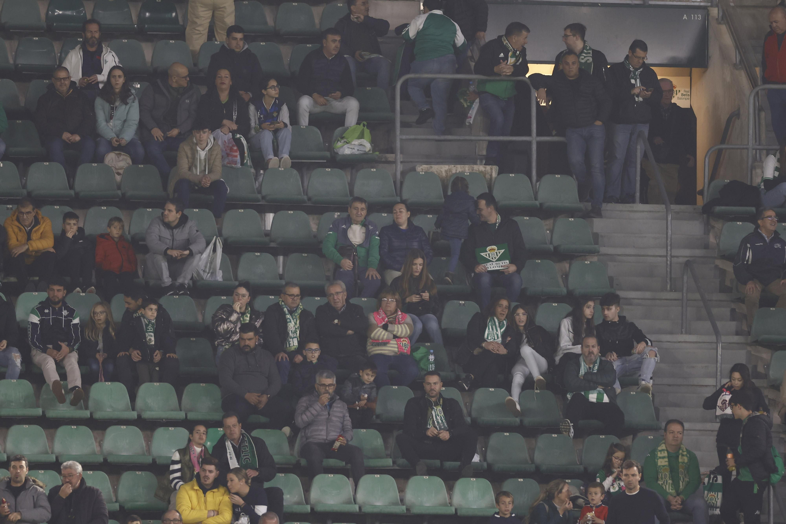 Búscate en las fotos del Betis-Bilbao