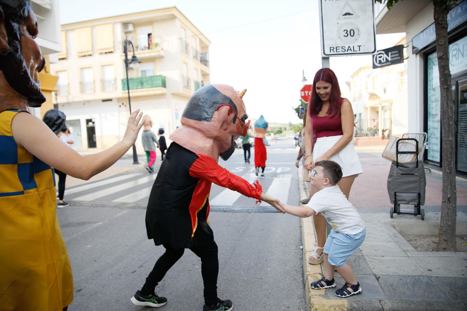 Desfile de Gigantes y Cabezudos de Vera, en imágenes