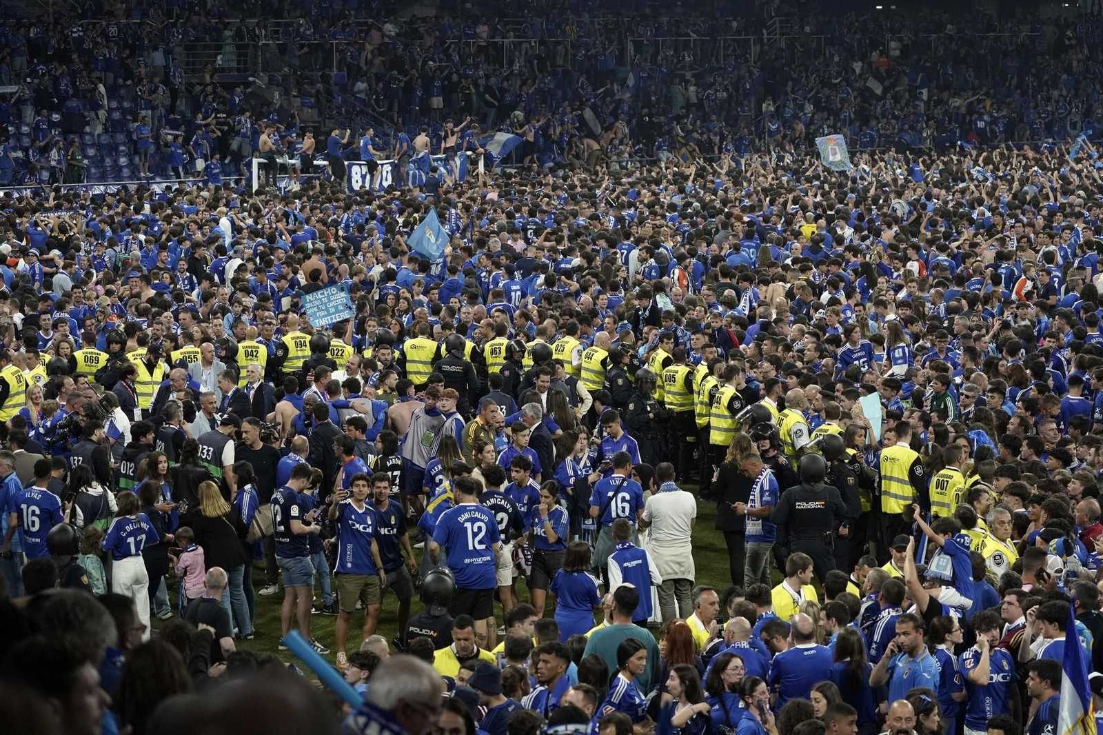 Las fotos del ascenso del Oviedo ante el Mirandés