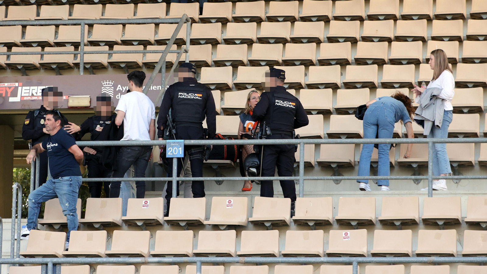 Bronca y tensión al final del Xerez DFC-Recreativo Granada