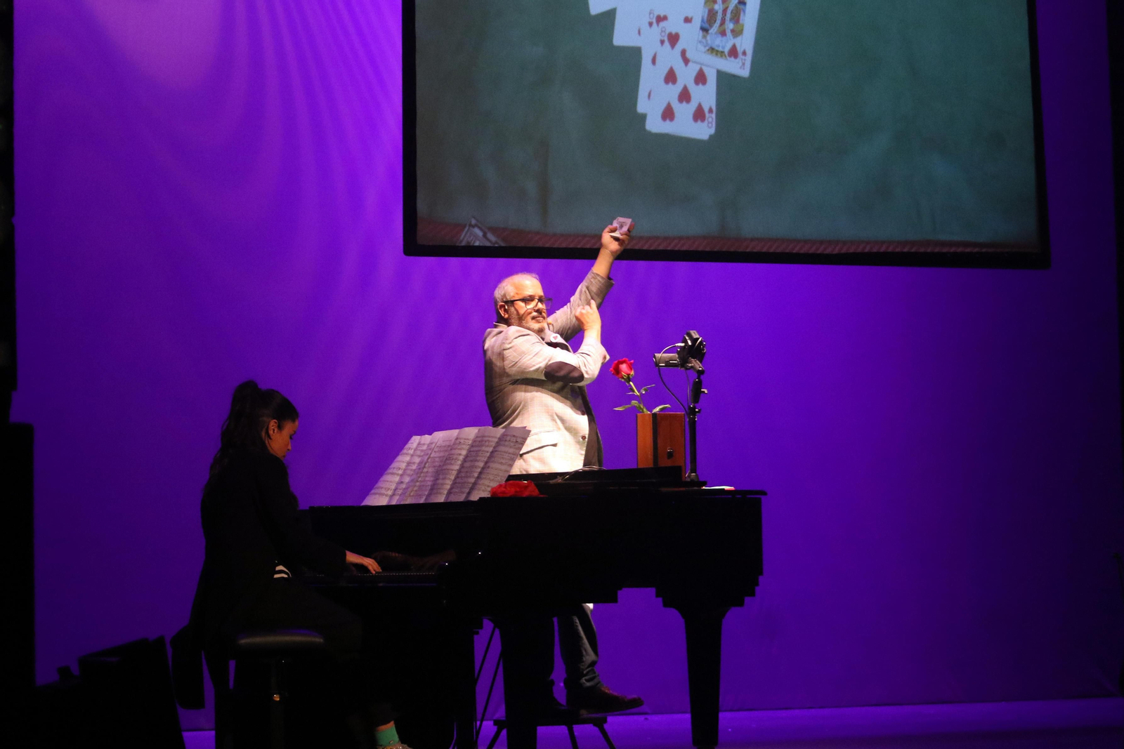 Teclas y cartas para despedir el año mágico