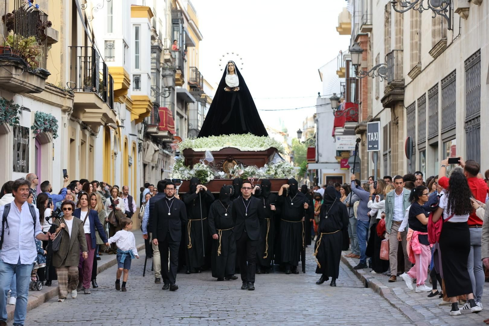 Lunes Santo en Jerez: imágenes de Amor y Sacrificio